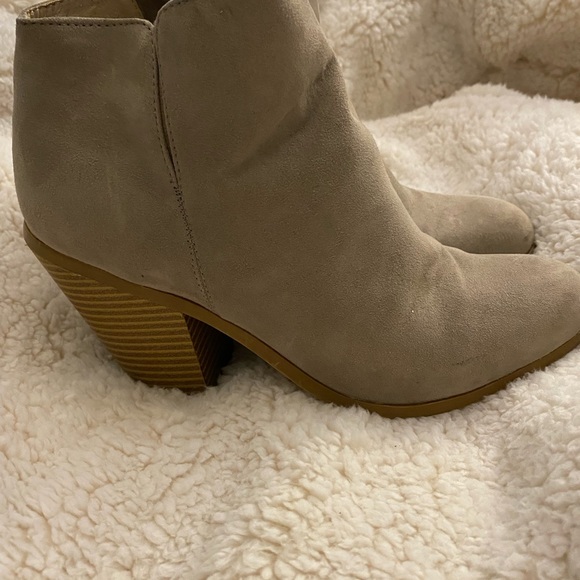 COPY - ✨Banana Republic Ankle Bootie✨ - Picture 3 of 5